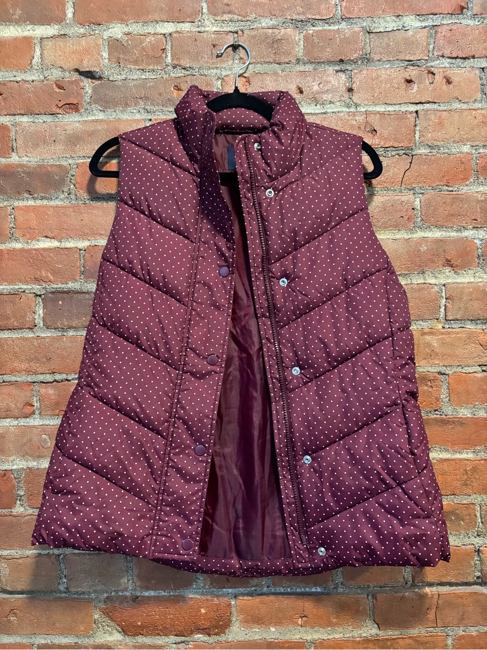 GAP Women’s Quilted Polka Dot Puffer Vest - Burgundy